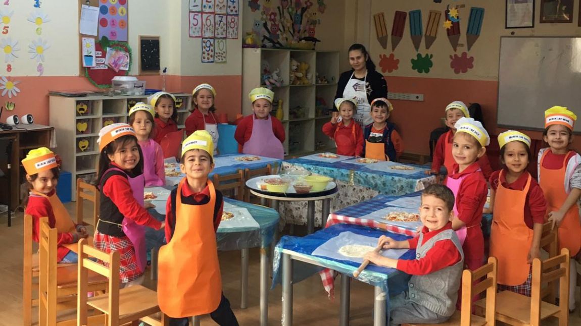 Pizzacılık mesleği tanıtıldı 'Mutlu Çocuklar Atölyesi' eTwinning projesi